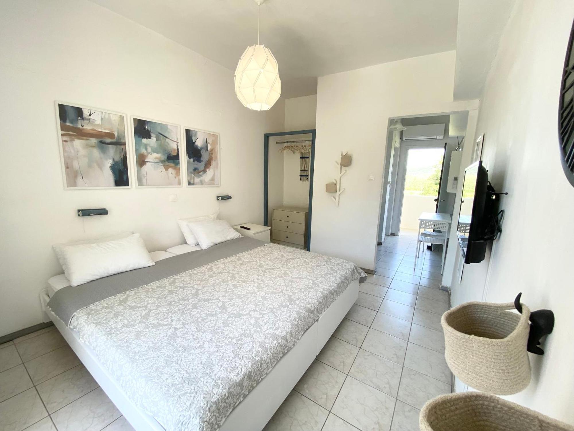 Navy Apartment With Mountain View &Private Parking Vátos Exterior photo