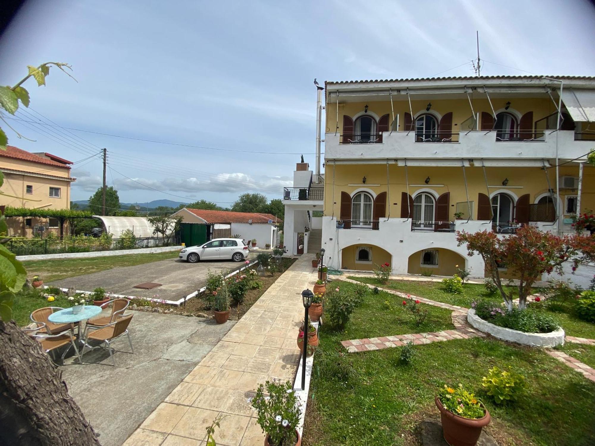 Navy Apartment With Mountain View &Private Parking Vátos Exterior photo