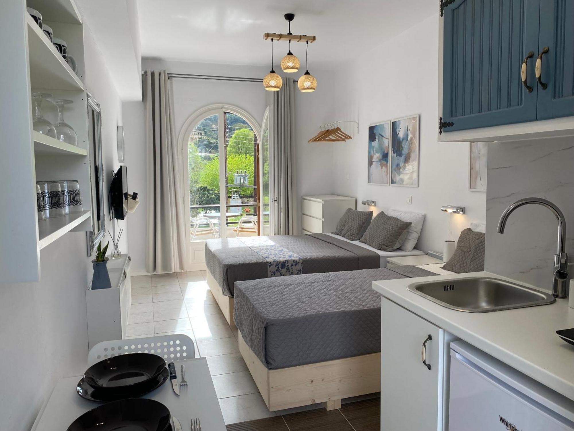 Navy Apartment With Mountain View &Private Parking Vátos Exterior photo